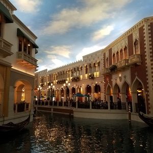 Meet your Posher, Aruana